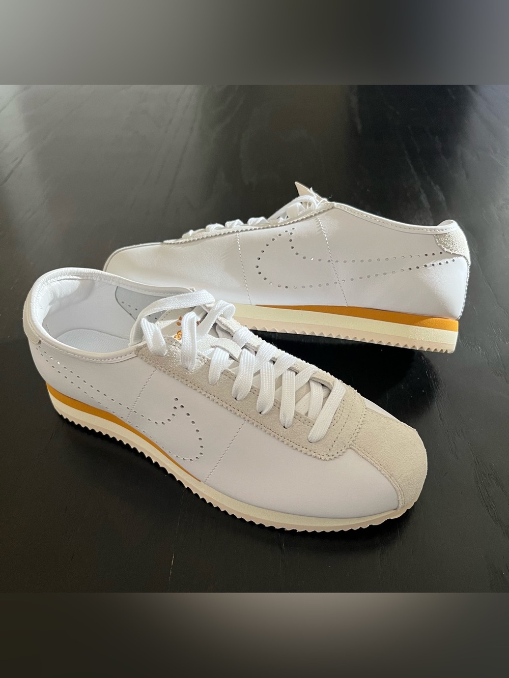 ✔️New✔️ NIKE Cortez Leather 'White Bronze Perforated Swoosh' - Picture 3 of 10